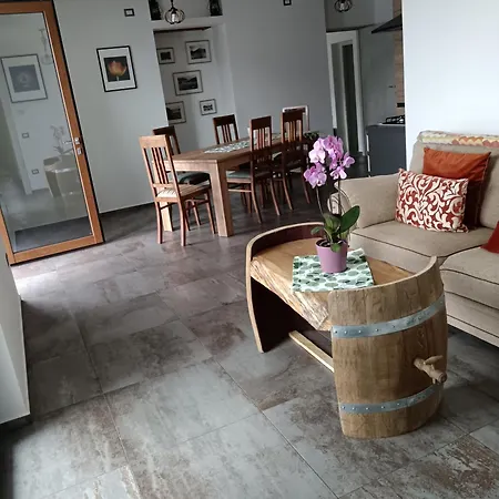 Lägenhet La Terrazza Di Samaino
