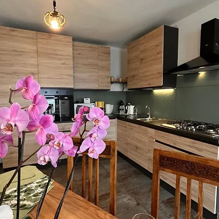 La Terrazza Di Samaino شقة كريميا